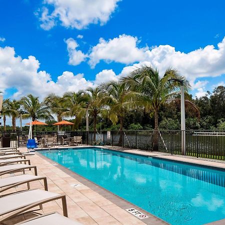 Towneplace Suites By Marriott Fort Myers Estero Exterior photo